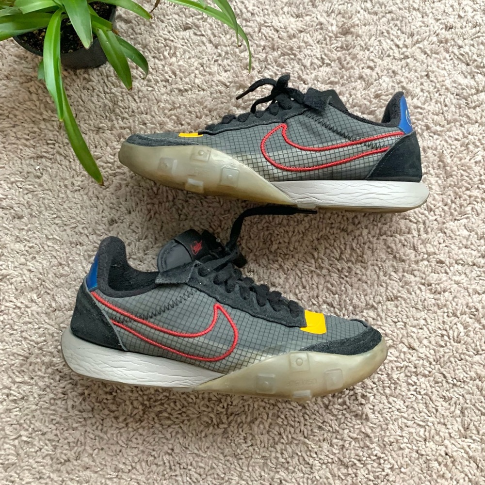 Nike Waffle Racer 2X Enigma Black Solar Flare University Red Womens Size 9 Shoes